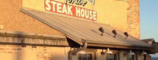 Saltgrass Steakhouse is one of Lugares favoritos de Natalie.