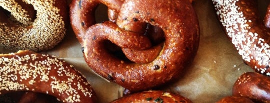 Sigmund Pretzel Shop is one of Jackieさんの保存済みスポット.