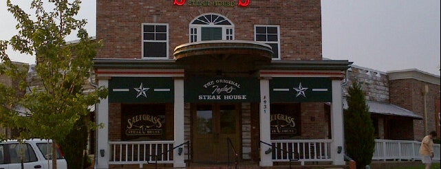 Saltgrass Steak House is one of Locais salvos de Ryan.