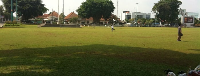 Alun-Alun Purwokerto is one of สถานที่ที่ Ardian ถูกใจ.