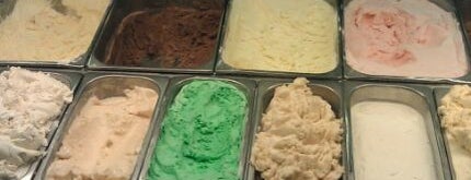 Cold Stone Creamery is one of Tempat yang Disukai ᴡ.