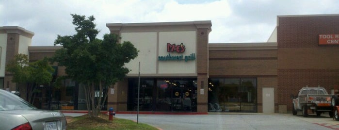 Moe's Southwest Grill is one of Lugares favoritos de Drew.