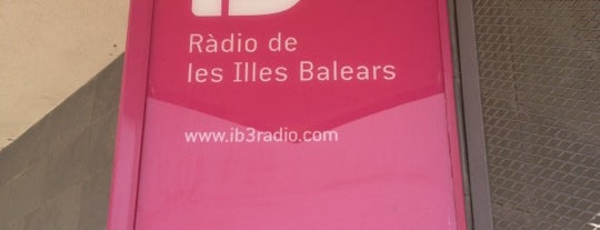 IB3 Ràdio is one of Locais curtidos por Juanma.