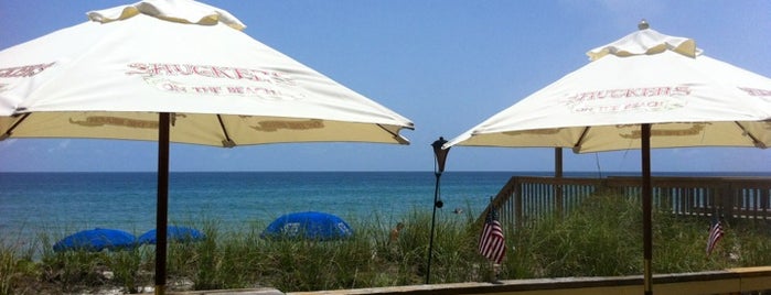 Shuckers On The Beach is one of Lieux qui ont plu à Linda.