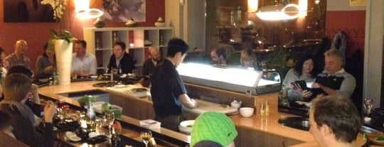 Sakura - Kaiten Sushi Bar is one of Tempat yang Disukai Robert.