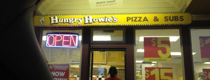 Hungry Howie's Pizza is one of Tempat yang Disukai Dan.