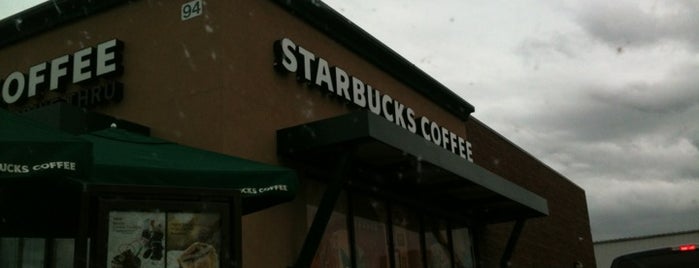 Starbucks is one of Tempat yang Disukai Monse.