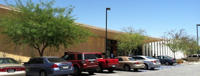 Rancho Mirage Public Library is one of Tempat yang Disukai Andrew.
