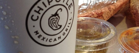 Chipotle Mexican Grill is one of Lugares favoritos de Christen.