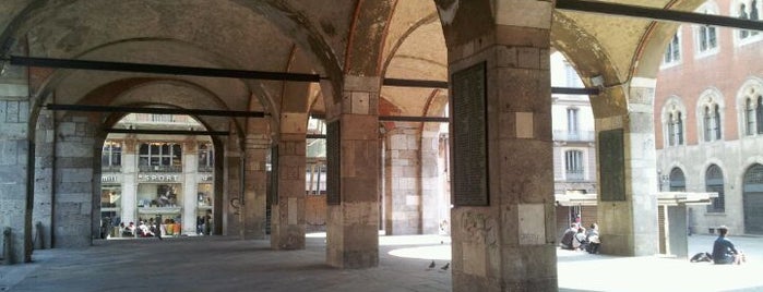 Loggia dei Mercanti is one of Milano.