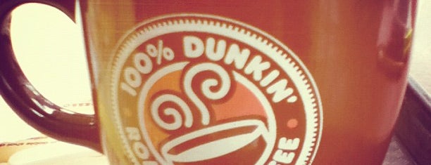 Dunkin' is one of สถานที่ที่ Paola ถูกใจ.