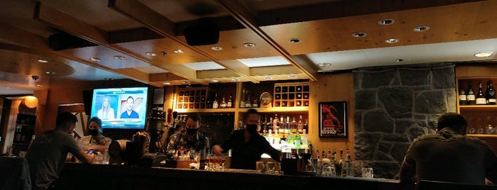 The Firerock Lounge is one of Lieux qui ont plu à Stef.