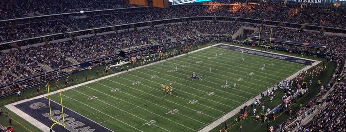 Dallas Cowboys vs Greenbay Packers is one of New places to eat..