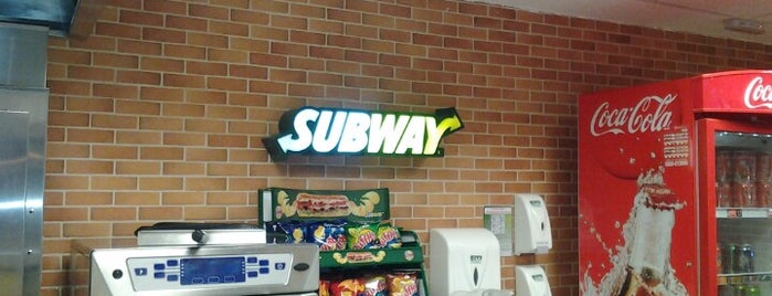 Subway is one of Tempat yang Disukai Diego.