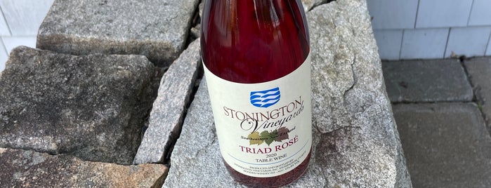 Stonington Vineyards Inc is one of Orte, die Shelley gefallen.