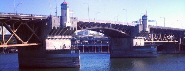 Burnside Bridge is one of Portland (OR).