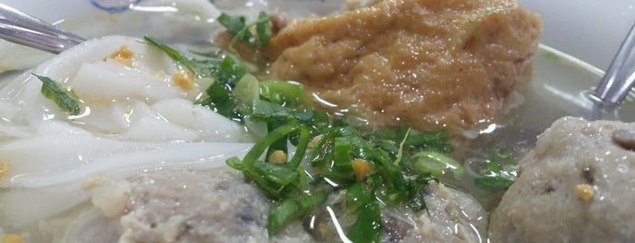 Bakso Afung is one of Jakartans.