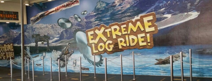 Extreme Log Ride @ Sentosa 4D Magix is one of Locais curtidos por Mr..