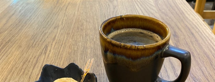 Hakata Coffee is one of Locais curtidos por Kevin.