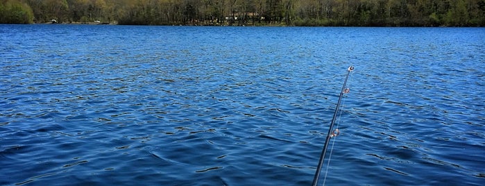 Scoville Reservoir is one of Tempat yang Disukai Ryan.