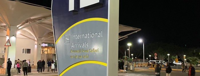 International Arrivals is one of Tempat yang Disukai José.