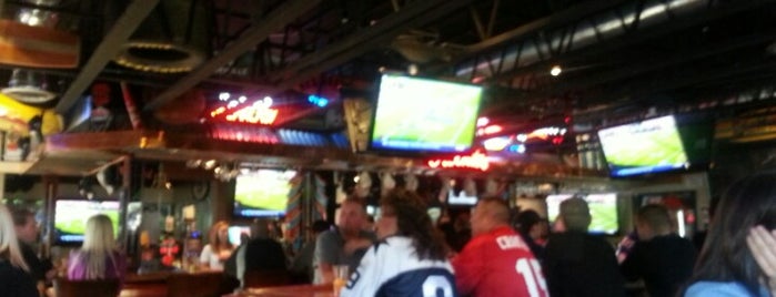 Rookies Sports Bar and Grill is one of Orte, die Guy gefallen.