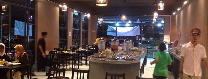 Hot Pot King Steamboat & Grill is one of Makan @ Shah Alam/Klang #5.