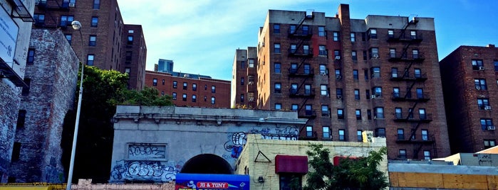 Seaman-Drake Arch is one of 🗽 NYC - Upper Manhattan, etc..