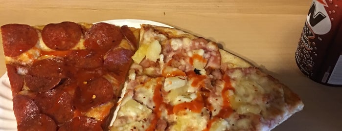 Hot Pie Pizza is one of Enrique 님이 좋아한 장소.