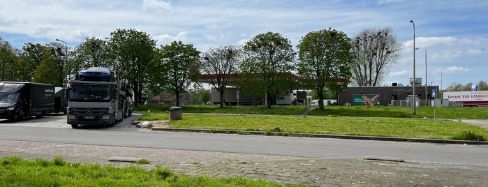 Esso Langveld is one of Tankstations.