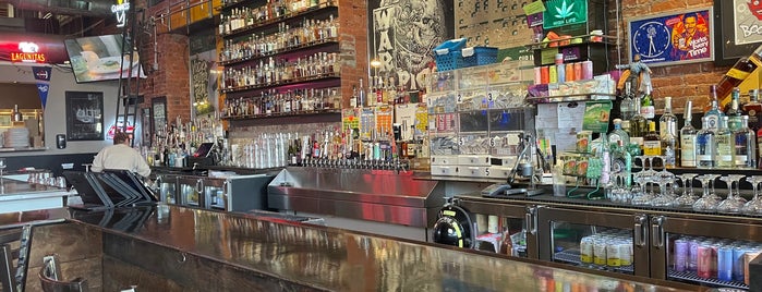 Dark Horse Bar & Eatery is one of Happy Hour Spots.