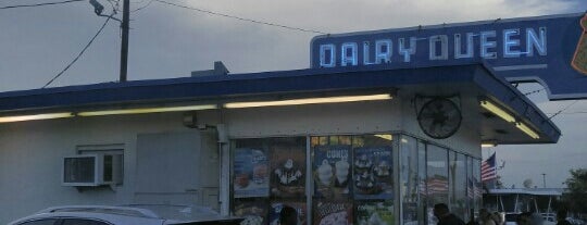 Dairy Queen is one of Lieux qui ont plu à Domma.