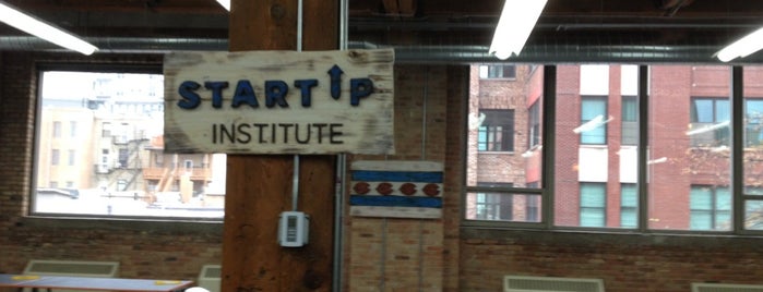 Startup Institute Chicago is one of สถานที่ที่ Kaleigh ถูกใจ.