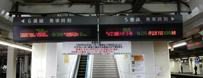 JR Platforms 5-6 is one of 新宿駅.