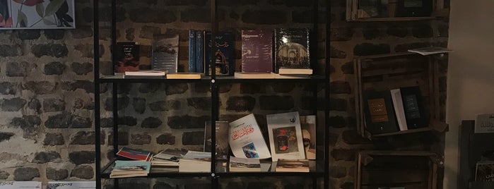 Pages Bookstore/Cafe is one of Locais curtidos por Saliha.