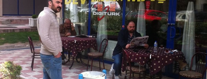 Özgür Cafe is one of Posti che sono piaciuti a Yunus.