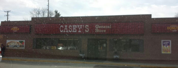 Casey's General Store is one of Tempat yang Disukai Joshua.