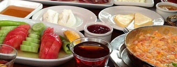 Asmalı Kahvaltı Evi is one of ADNAN  🐞さんのお気に入りスポット.