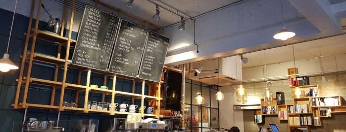 Cafe dooroo is one of สถานที่ที่บันทึกไว้ของ Soojin.