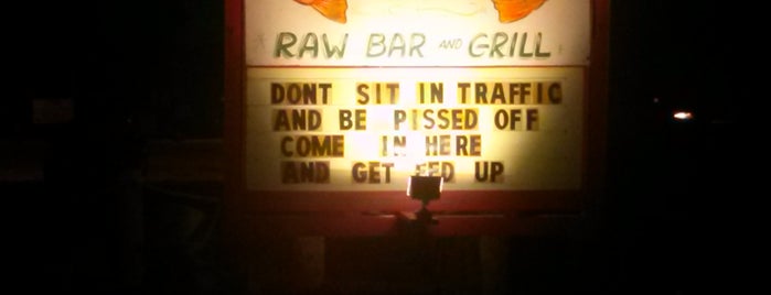 O'Shucks Raw Bar & Grill is one of สถานที่ที่ Joe ถูกใจ.