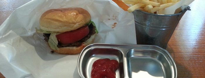 Lowfill Burger is one of Favorite Places in SINCHON.