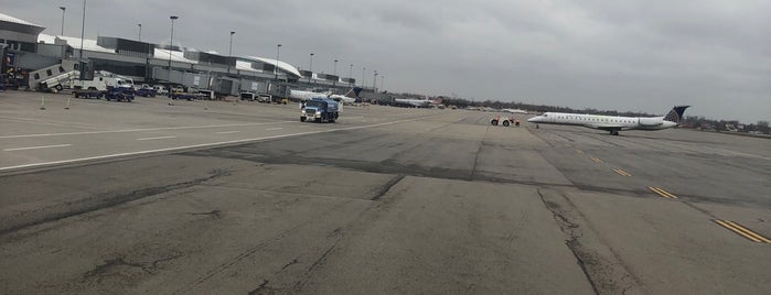 Buffalo Niagara International Airport (BUF) is one of Ibra'nın Beğendiği Mekanlar.