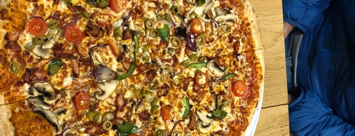 New York Pizza is one of Tempat yang Disukai Ibra.