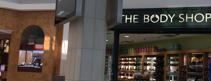 The Florida Mall is one of สถานที่ที่ Ibra ถูกใจ.