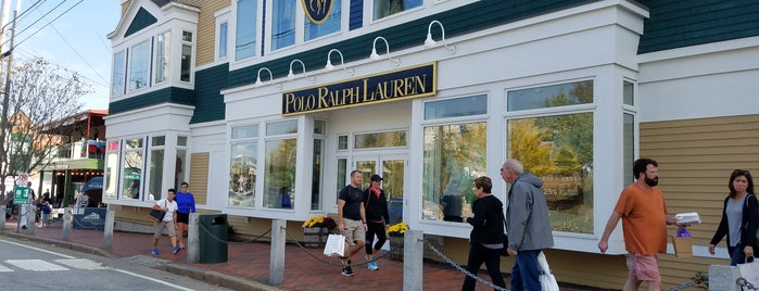 Polo Ralph Lauren Factory Store is one of Lugares favoritos de Andrew.