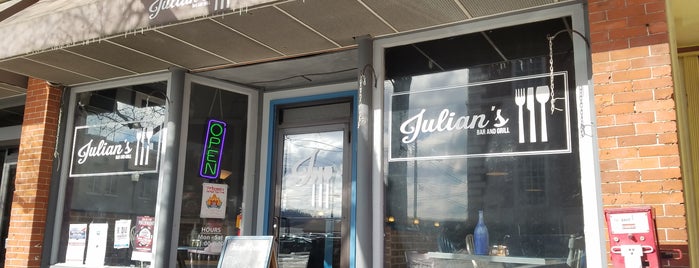 Julian's Bar and Grill is one of Joanna'nın Beğendiği Mekanlar.