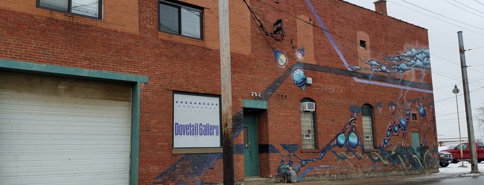 Dovetail Gallery is one of Frogwatch.