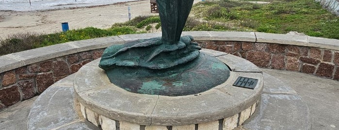 The Dolphins (1975) statue by David W. Moore is one of GALVESTON ROADTRIP 2023.