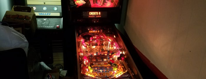 Chico's Travellers Inn is one of Pinball NW PA.