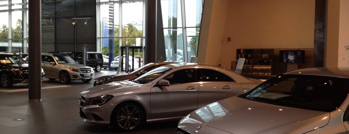 Mercedes-Benz Center is one of Posti che sono piaciuti a AAA.